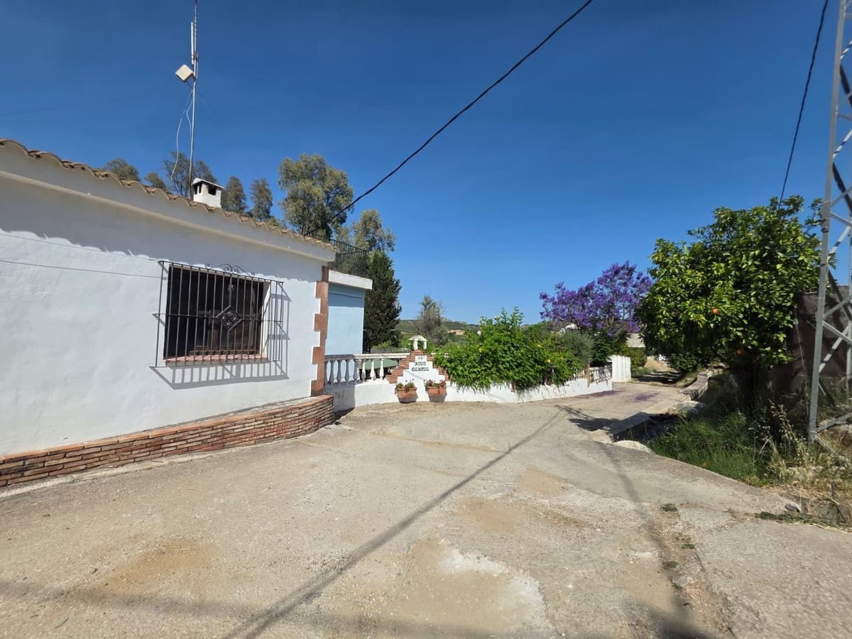 4 bedroom Finca/Country House for sale in Guaro with pool garage - € 270,000 (Ref: 9976138)