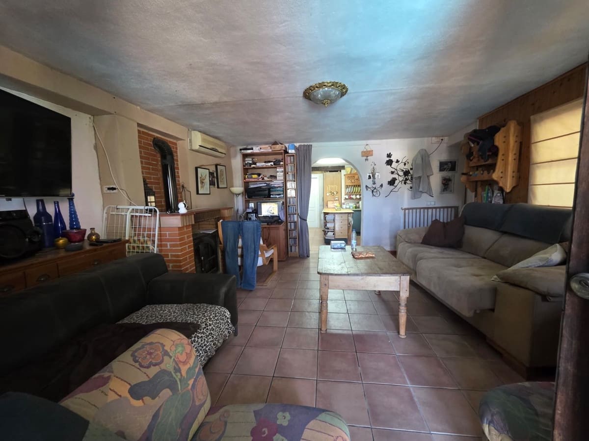 4 bedroom Finca/Country House for sale in Guaro with pool garage - € 270,000 (Ref: 9976138)