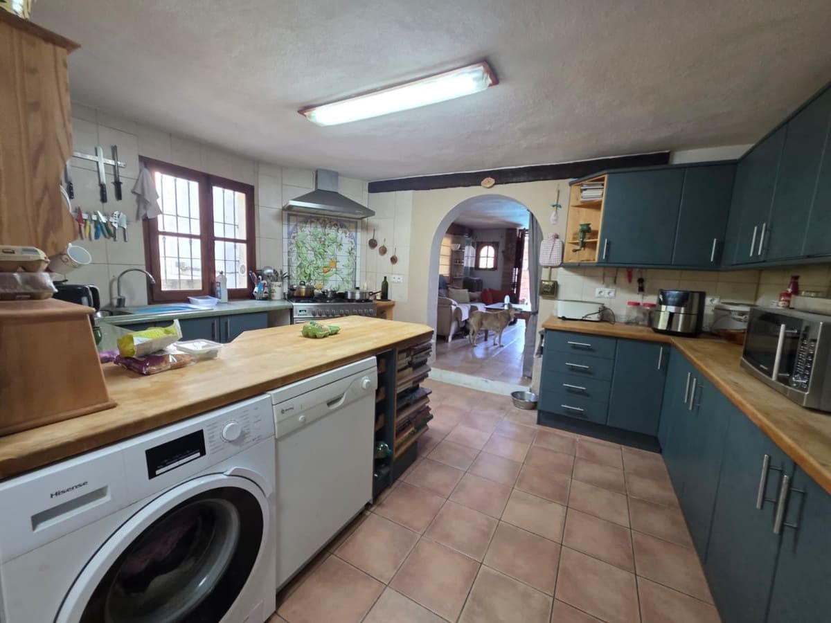 4 bedroom Finca/Country House for sale in Guaro with pool garage - € 270,000 (Ref: 9976138)