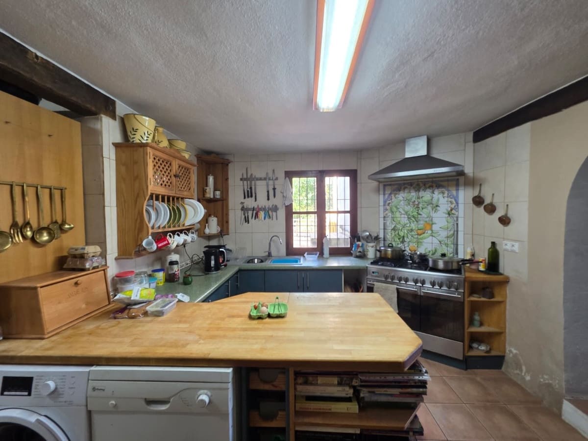 4 bedroom Finca/Country House for sale in Guaro with pool garage - € 270,000 (Ref: 9976138)