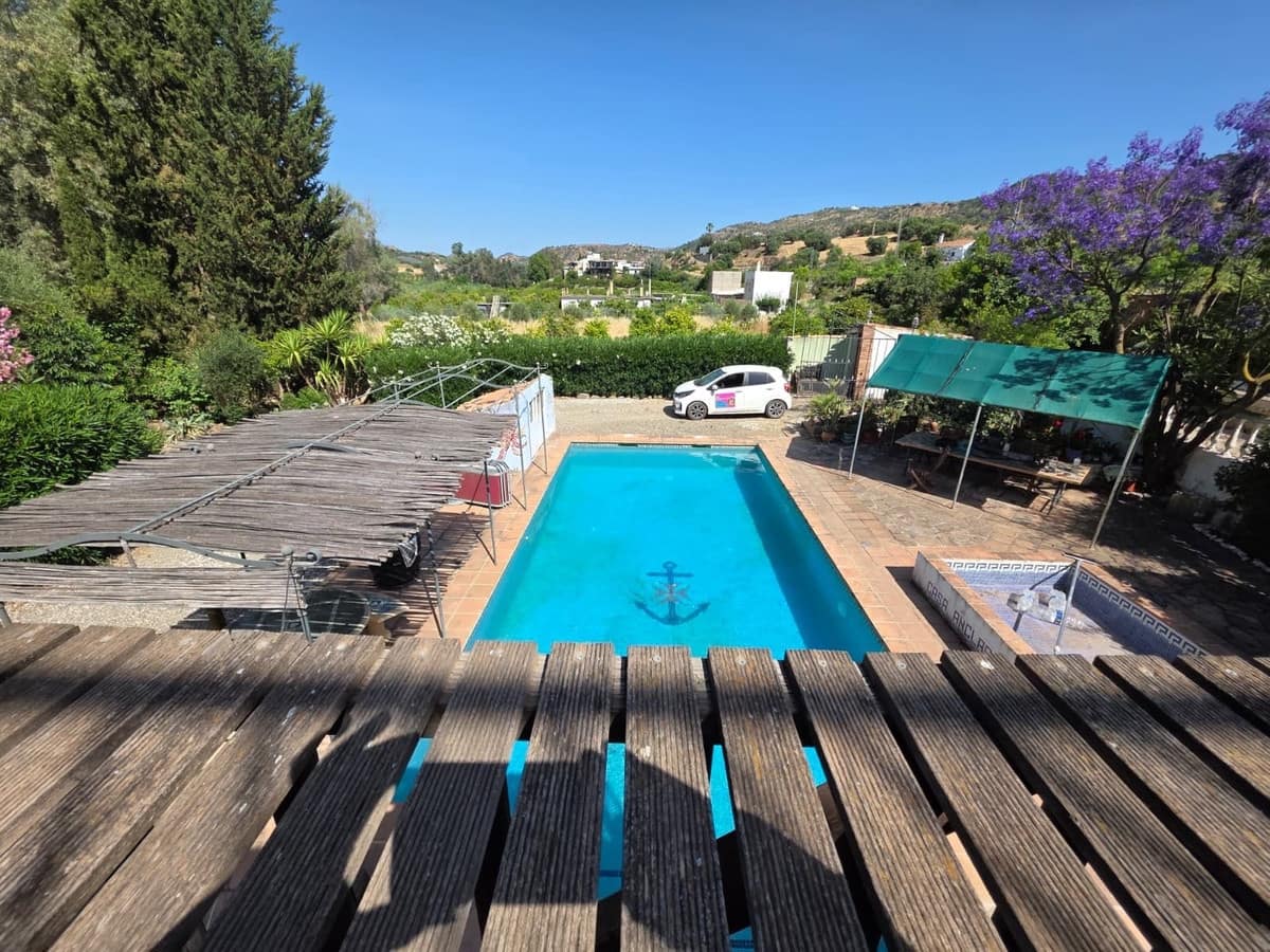 4 bedroom Finca/Country House for sale in Guaro with pool garage - € 270,000 (Ref: 9976138)