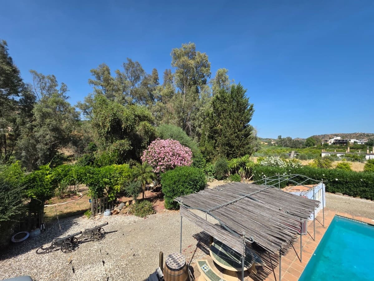 4 bedroom Finca/Country House for sale in Guaro with pool garage - € 270,000 (Ref: 9976138)