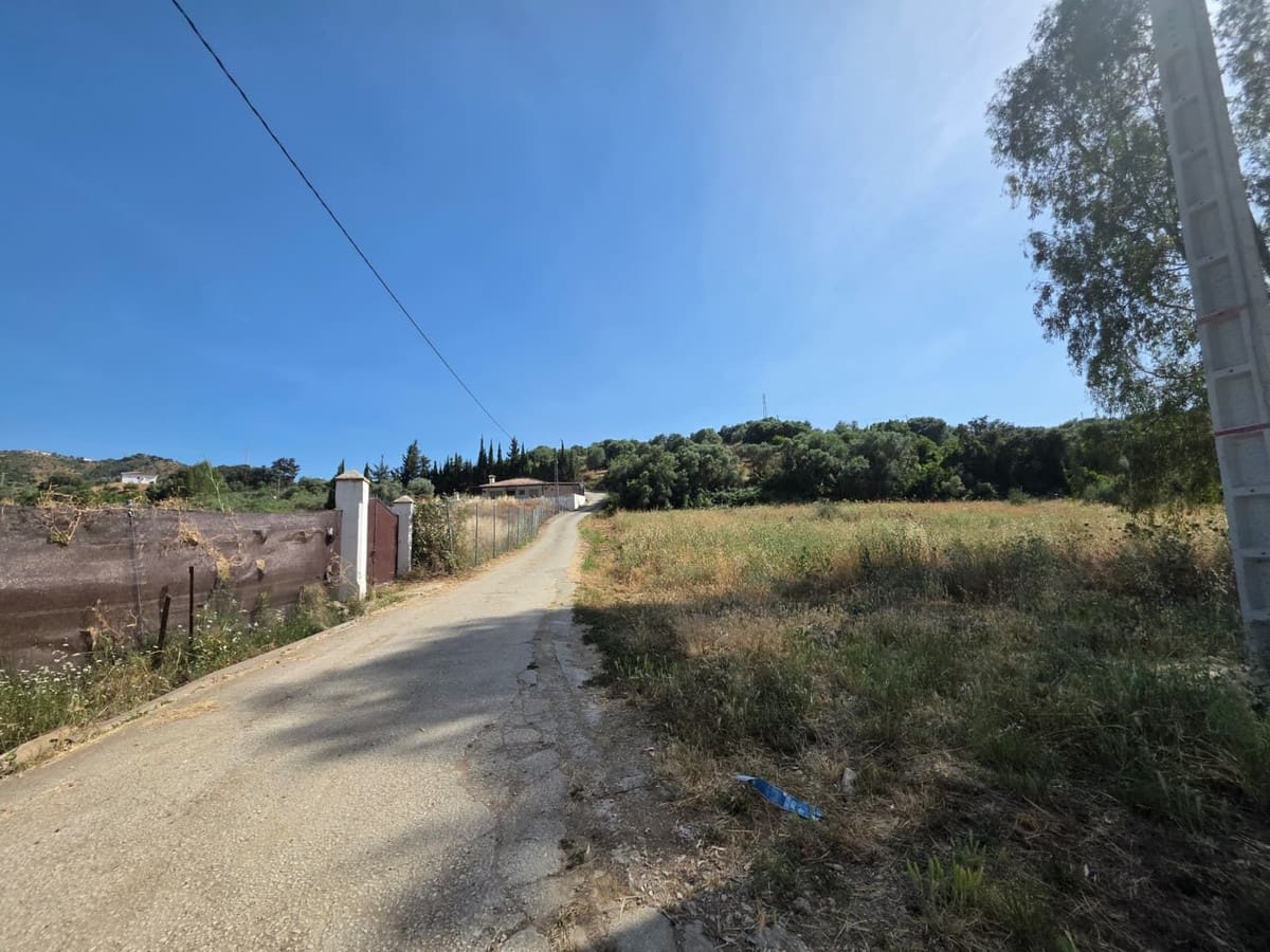4 bedroom Finca/Country House for sale in Guaro with pool garage - € 270,000 (Ref: 9976138)