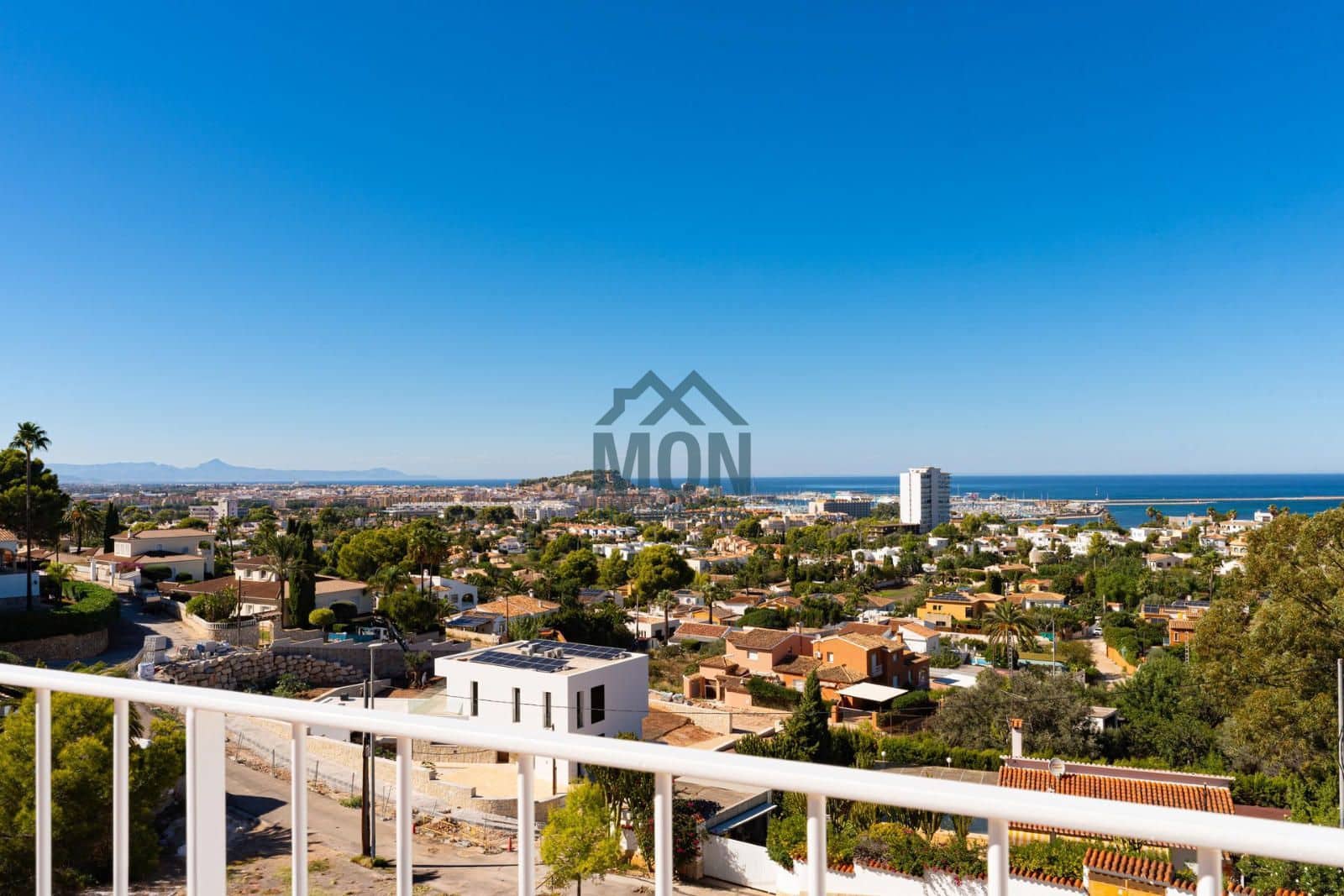 3 bedroom Townhouse for sale in Denia with pool garage - € 530,000 (Ref: 10078758)
