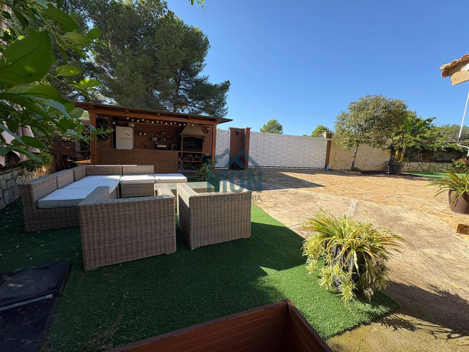 Chalet de 3 habitaciones en Chiva en venta con piscina garaje - 410.000 € (Ref: 10175918)