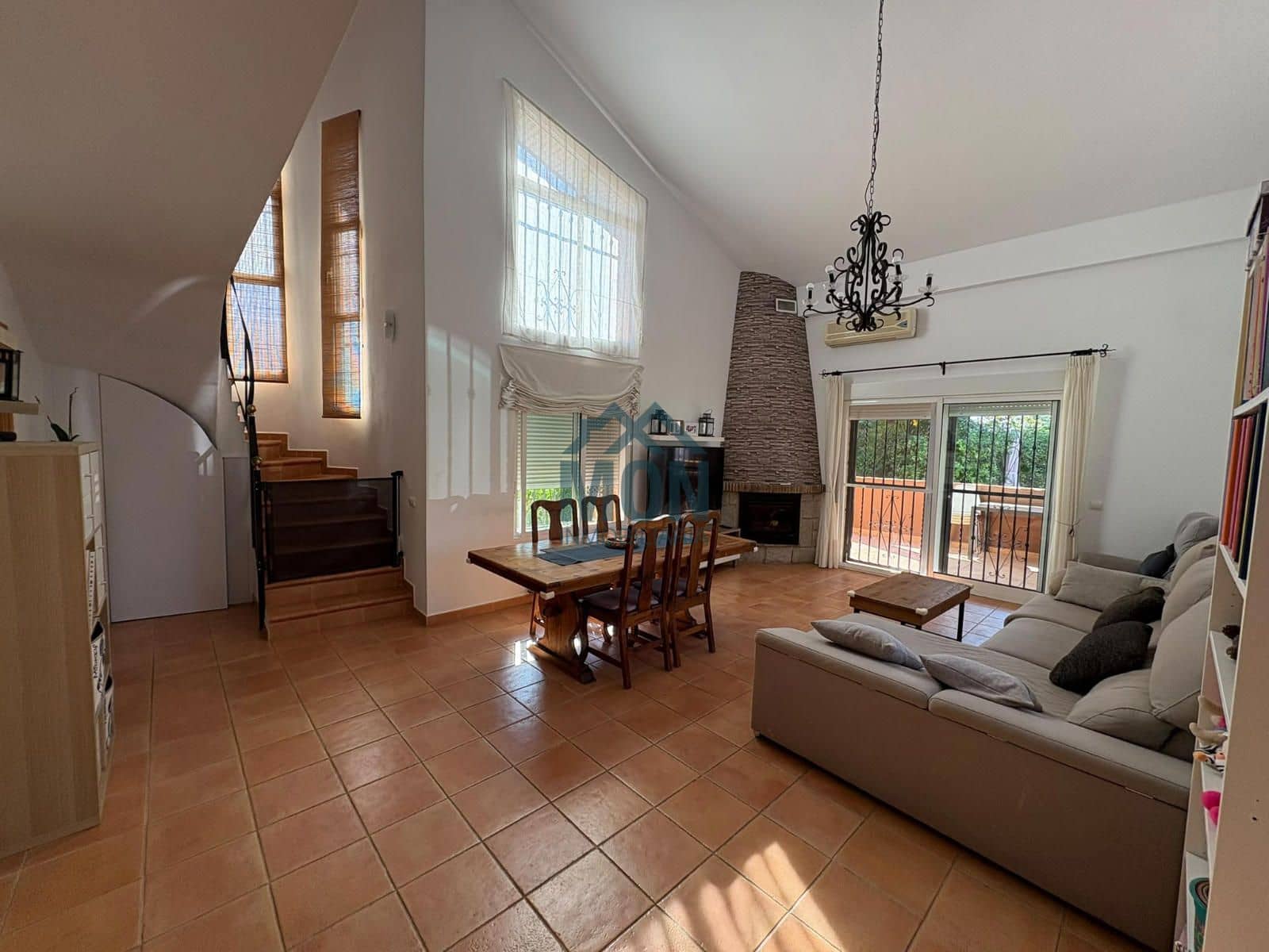 Chalet de 3 habitaciones en Chiva en venta con piscina garaje - 410.000 € (Ref: 10175918)