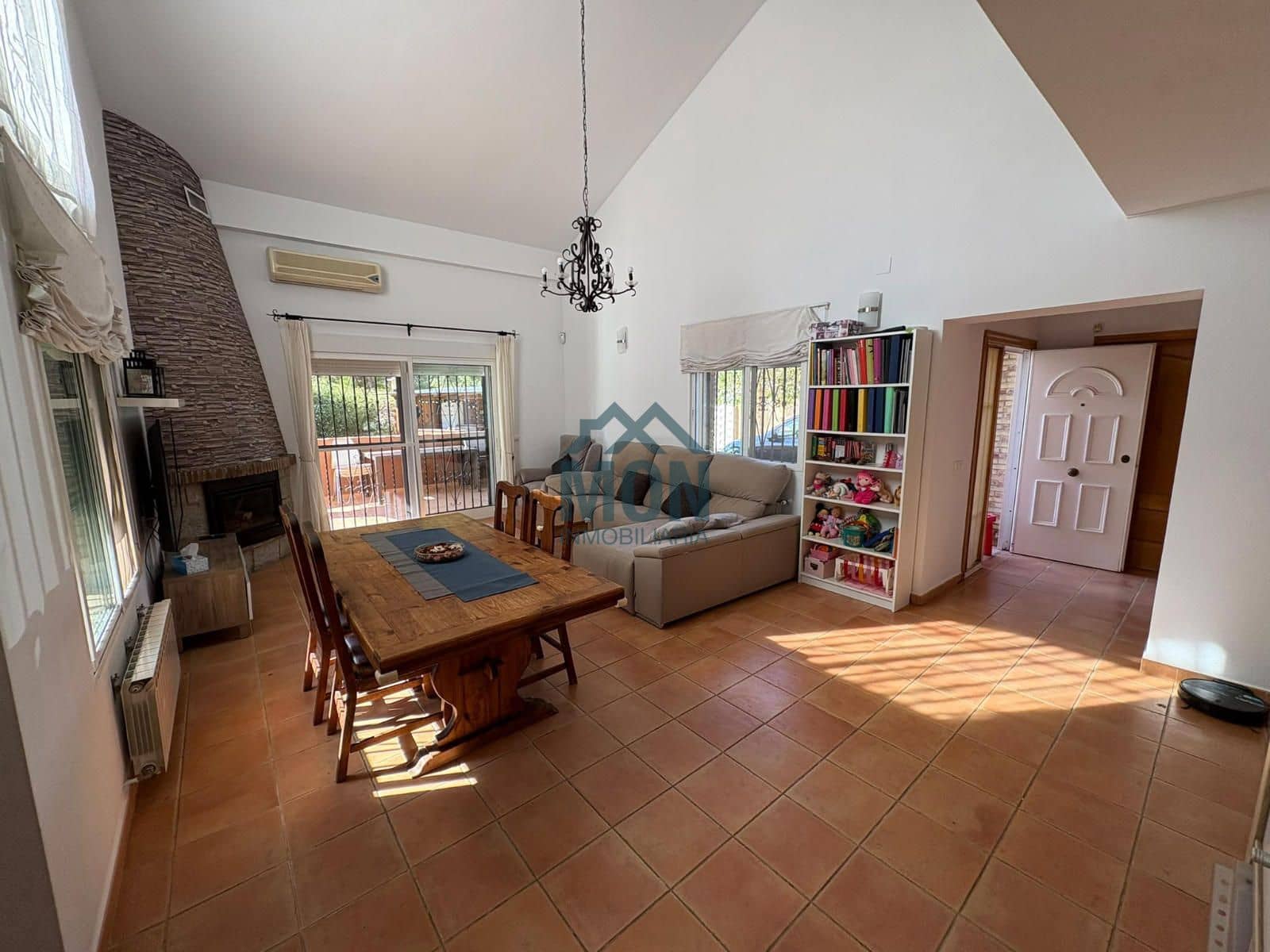 Chalet de 3 habitaciones en Chiva en venta con piscina garaje - 410.000 € (Ref: 10175918)