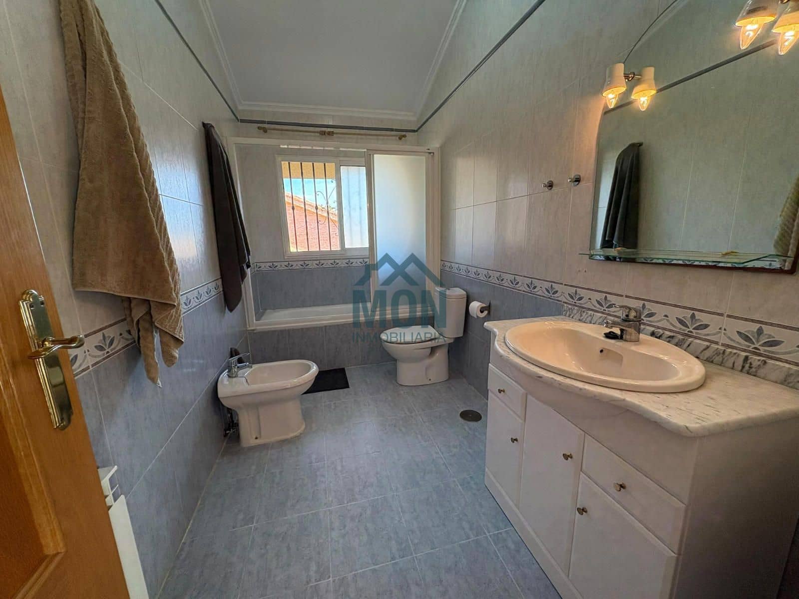 Chalet de 3 habitaciones en Chiva en venta con piscina garaje - 410.000 € (Ref: 10175918)