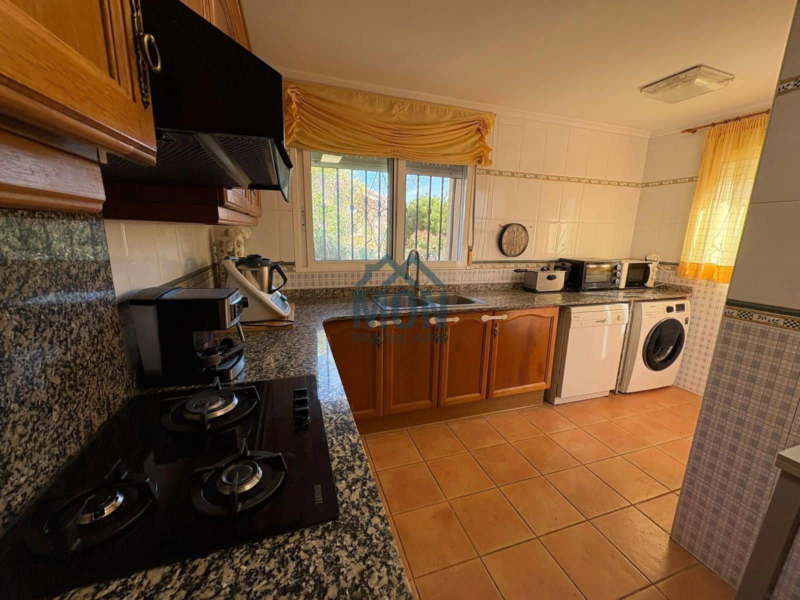 Chalet de 3 habitaciones en Chiva en venta con piscina garaje - 410.000 € (Ref: 10175918)