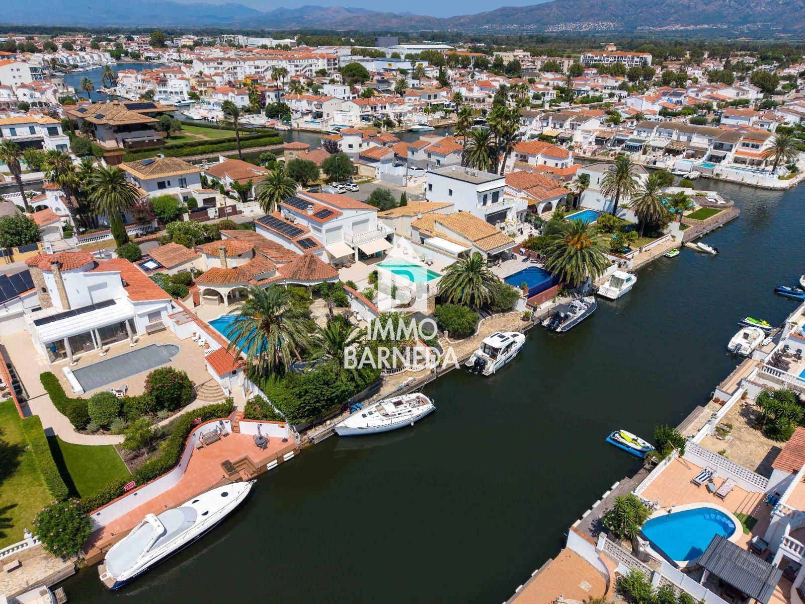 3 camera da letto Villa in vendita in Empuriabrava con piscina garage - 1.060.000 € (Rif: 10008083)