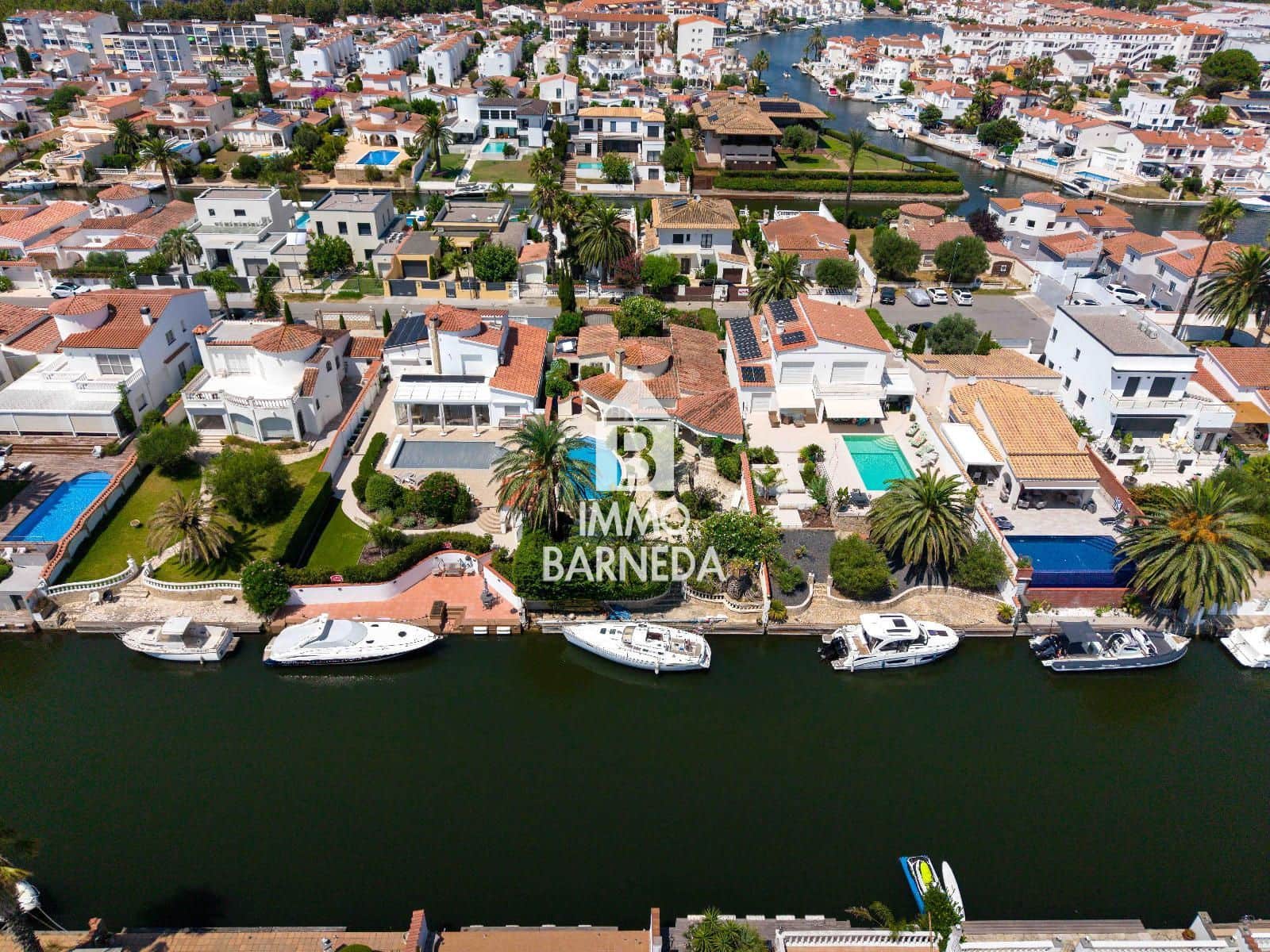 3 camera da letto Villa in vendita in Empuriabrava con piscina garage - 1.060.000 € (Rif: 10008083)