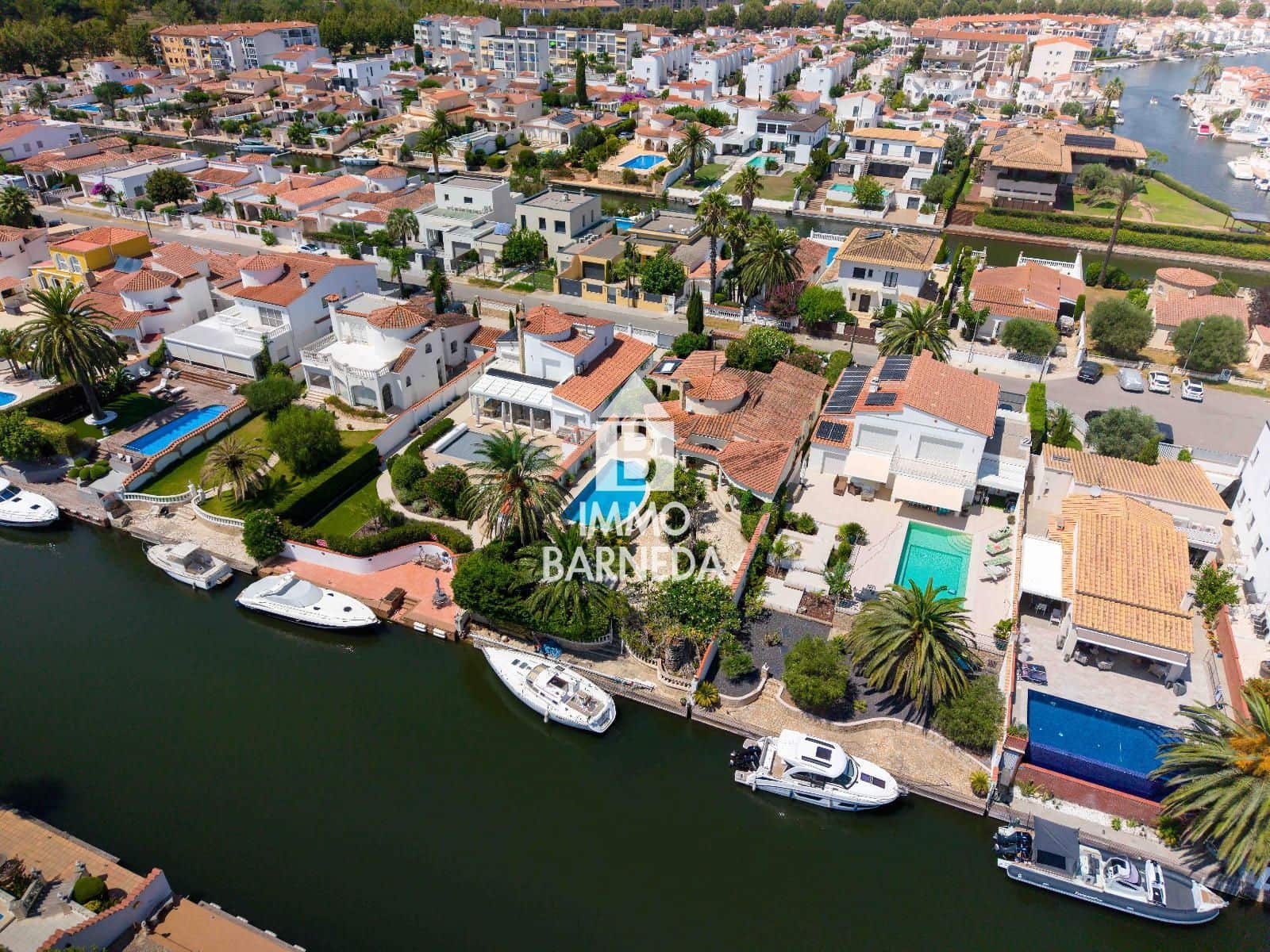 3 camera da letto Villa in vendita in Empuriabrava con piscina garage - 1.060.000 € (Rif: 10008083)