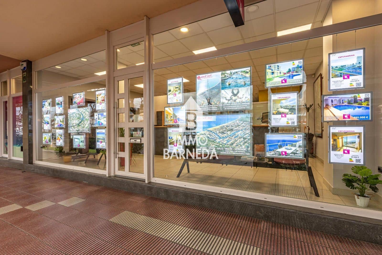 Apartamento para venda em Empuriabrava - 135 000 € (Ref: 10022947)