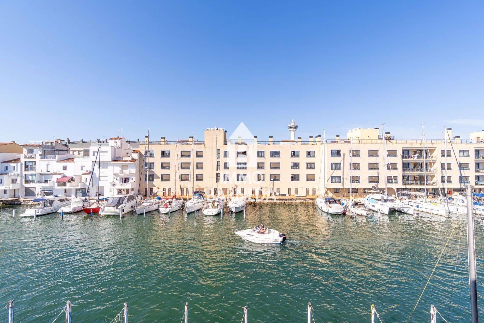 2 bedroom Flat for sale in Empuriabrava with garage - € 265,000 (Ref: 10034396)