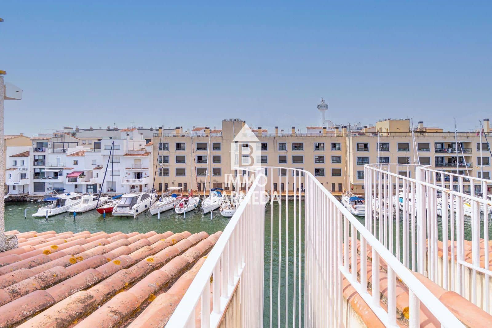 2 bedroom Flat for sale in Empuriabrava with garage - € 265,000 (Ref: 10034396)
