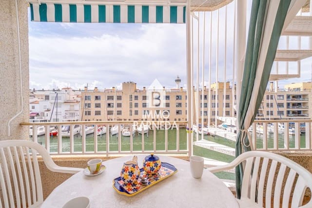 2 bedroom Flat for sale in Empuriabrava, Castelló d'Empúries with garage - € 265,000 (Ref: 10034396)