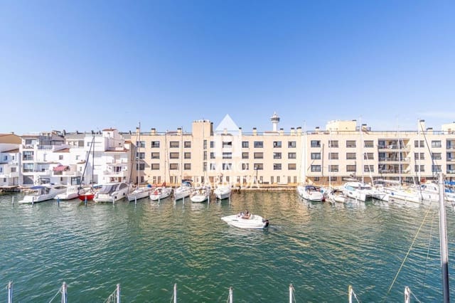 2 bedroom Flat for sale in Empuriabrava, Castelló d'Empúries with garage - € 265,000 (Ref: 10034396)
