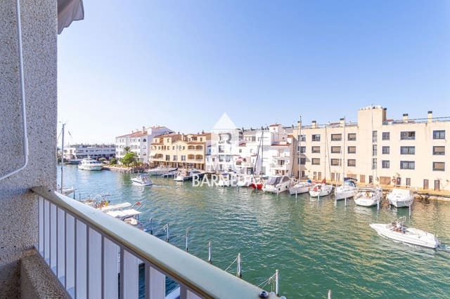 2 bedroom Flat for sale in Empuriabrava, Castelló d'Empúries with garage - € 265,000 (Ref: 10034396)