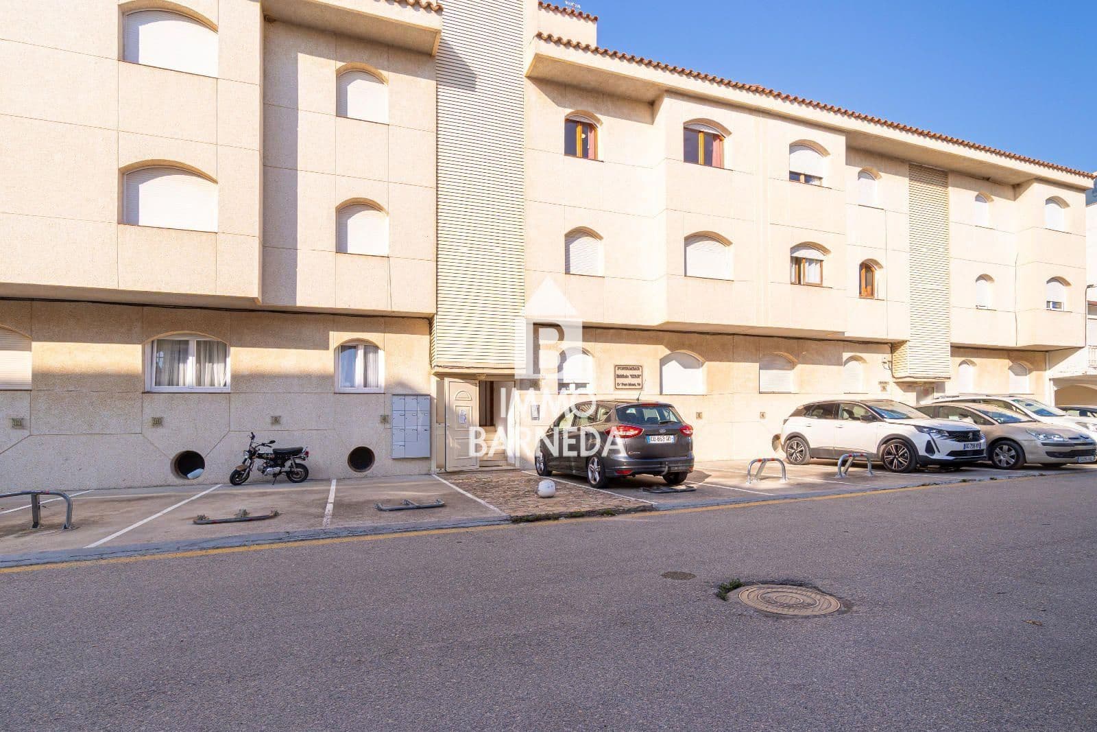 2 bedroom Flat for sale in Empuriabrava with garage - € 265,000 (Ref: 10034396)