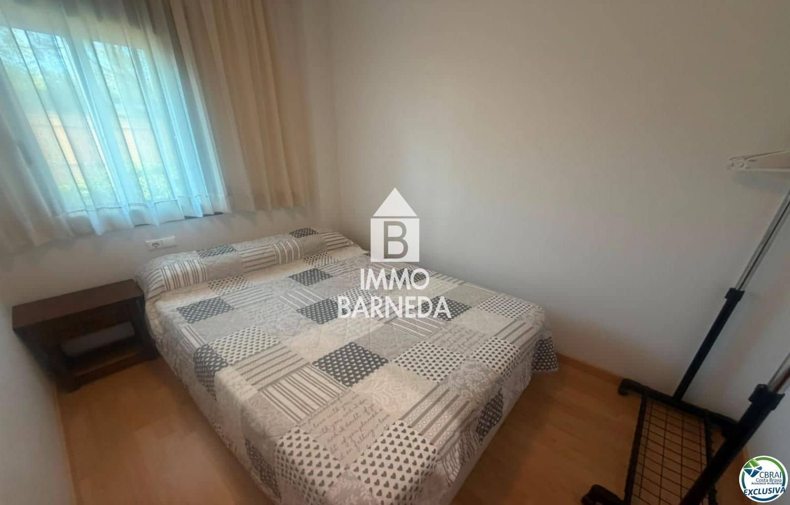 2 bedroom Flat for sale in Roses with pool garage - € 475,000 (Ref: 10037640)