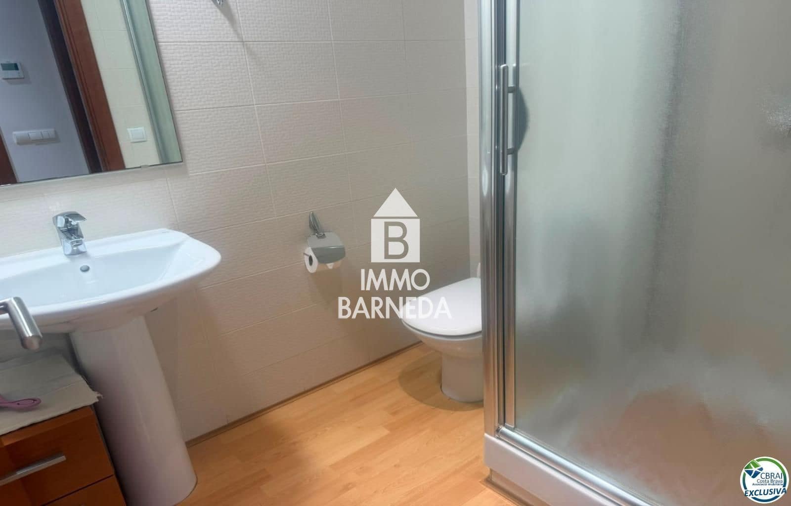 2 bedroom Flat for sale in Roses with pool garage - € 475,000 (Ref: 10037640)