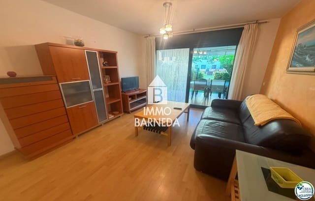 2 bedroom Flat for sale in Roses with pool garage - € 475,000 (Ref: 10037640)
