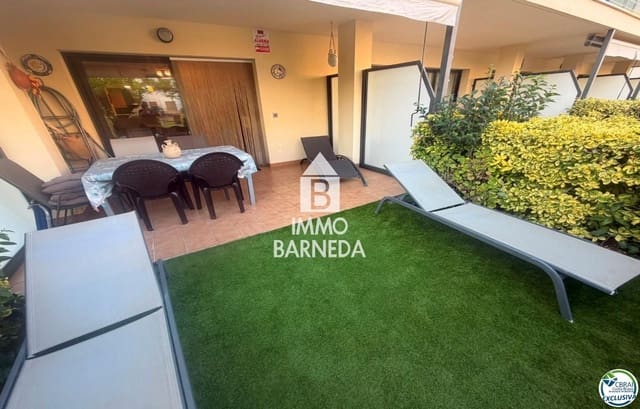 2 bedroom Flat for sale in Roses with pool garage - € 475,000 (Ref: 10037640)