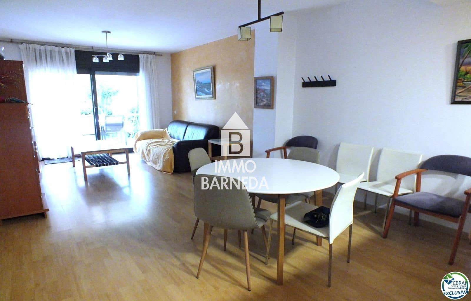 2 bedroom Flat for sale in Roses with pool garage - € 475,000 (Ref: 10037640)