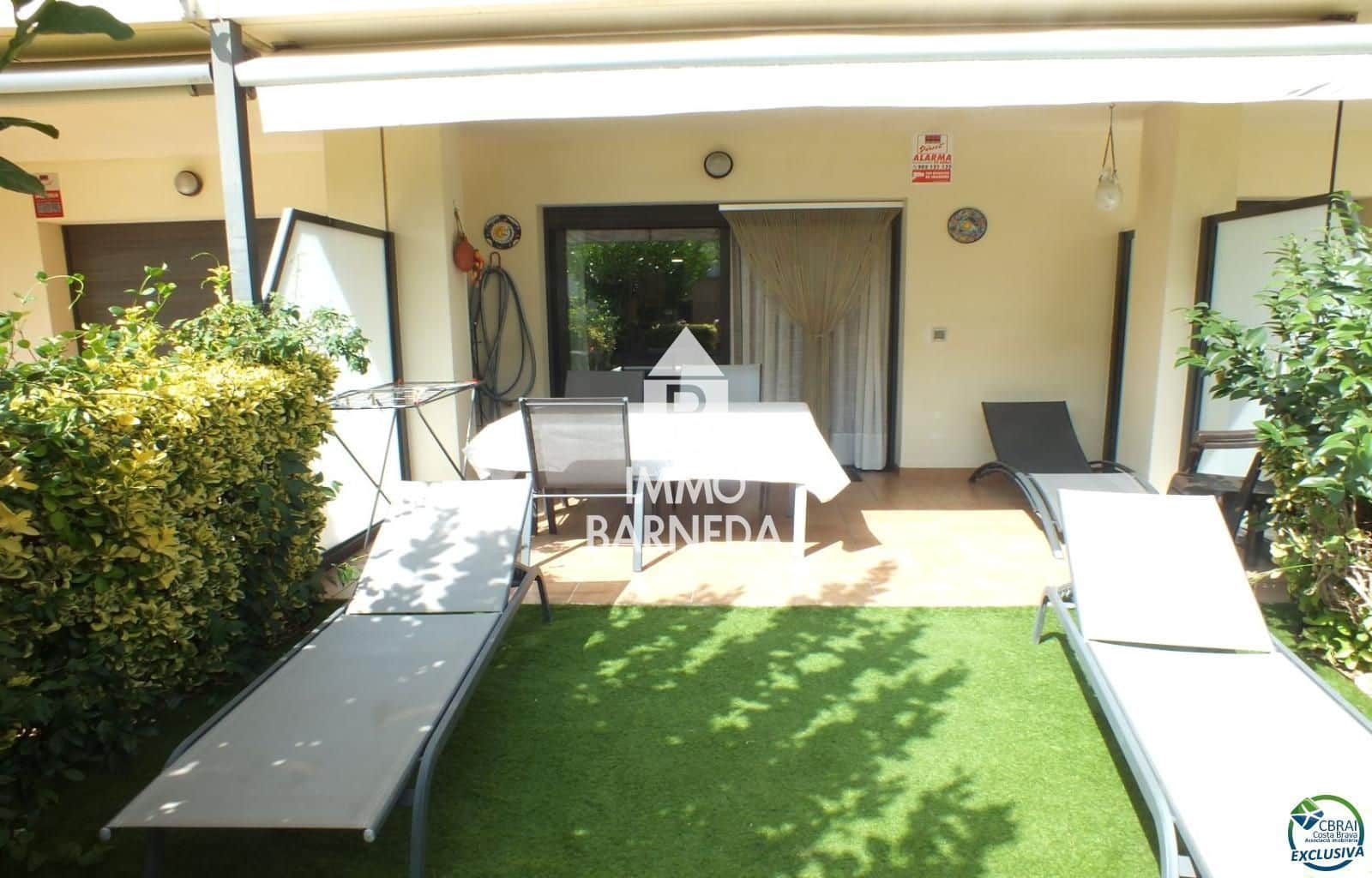 2 bedroom Flat for sale in Roses with pool garage - € 475,000 (Ref: 10037640)
