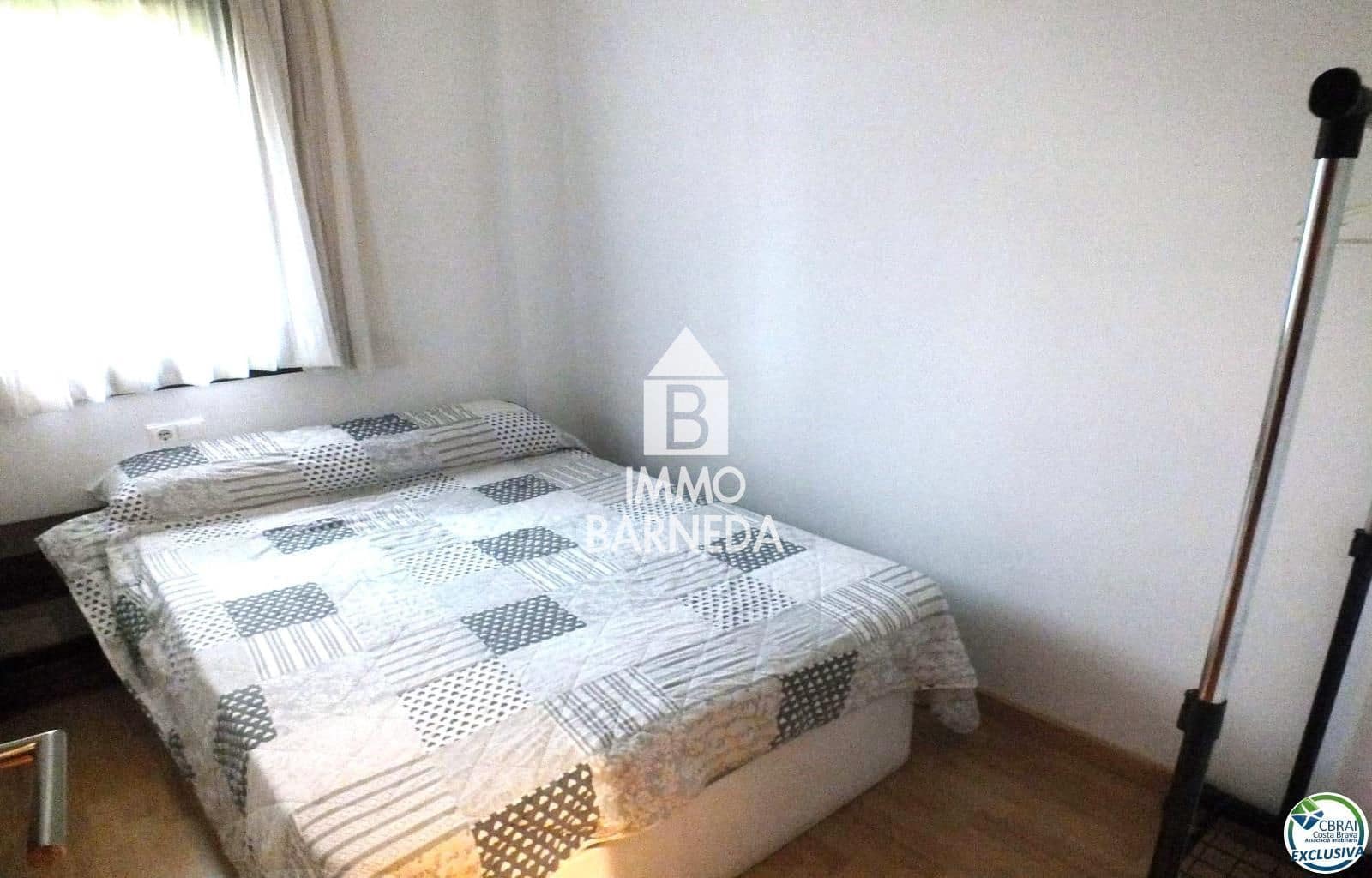2 bedroom Flat for sale in Roses with pool garage - € 475,000 (Ref: 10037640)
