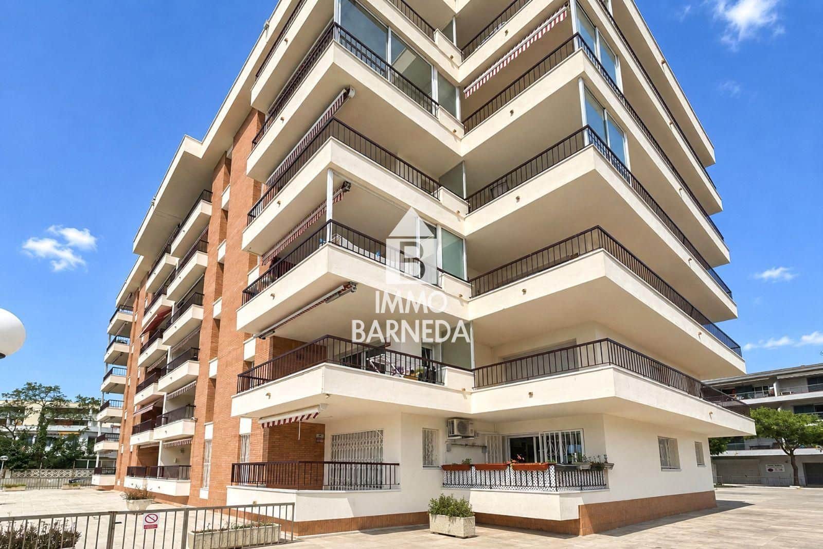 2 bedroom Flat for sale in Santa Margarida with garage - € 270,000 (Ref: 10044095)