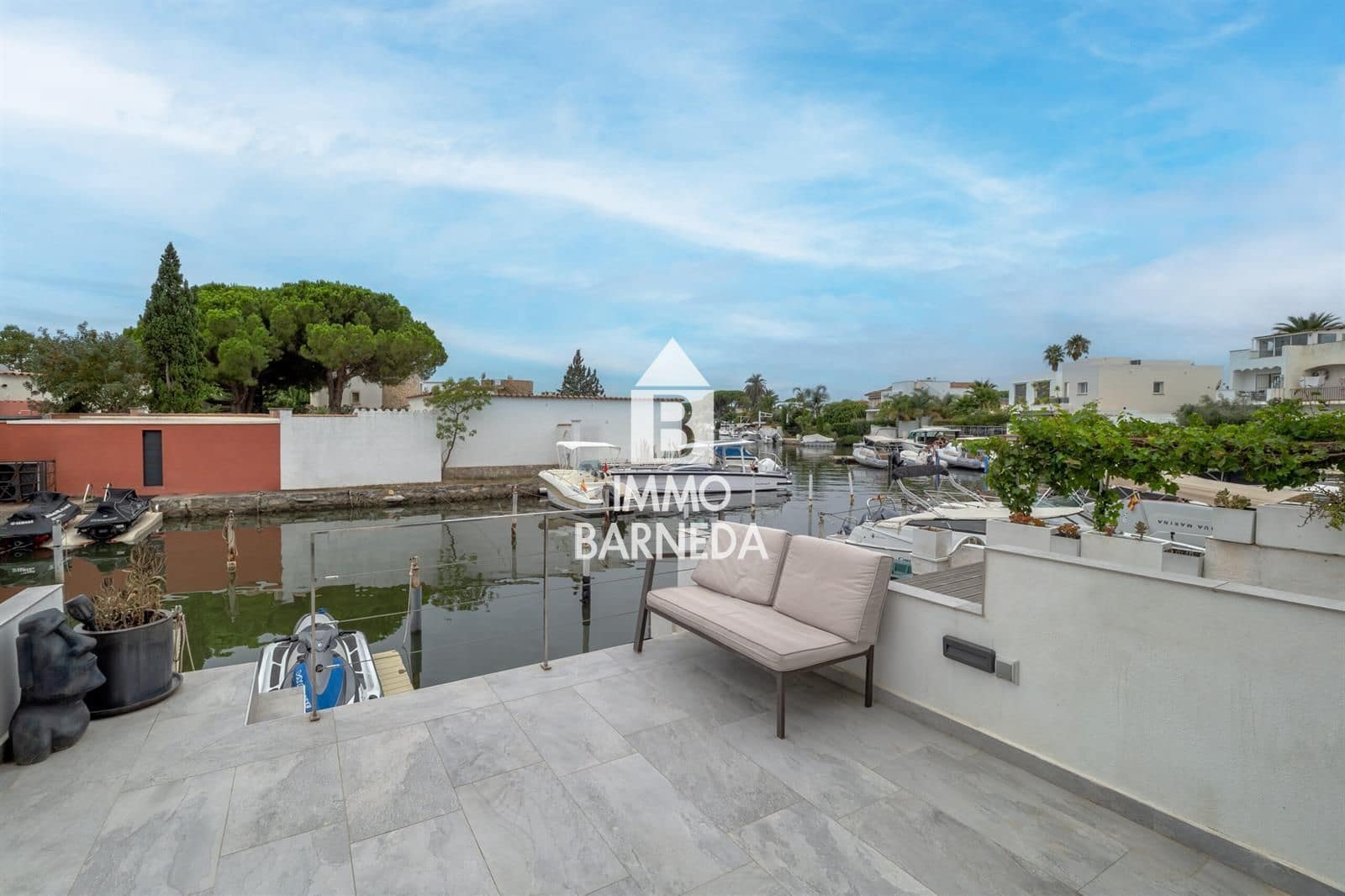 Chalet de 3 habitaciones en Empuriabrava en venta con piscina garaje - 449.000 € (Ref: 10062862)