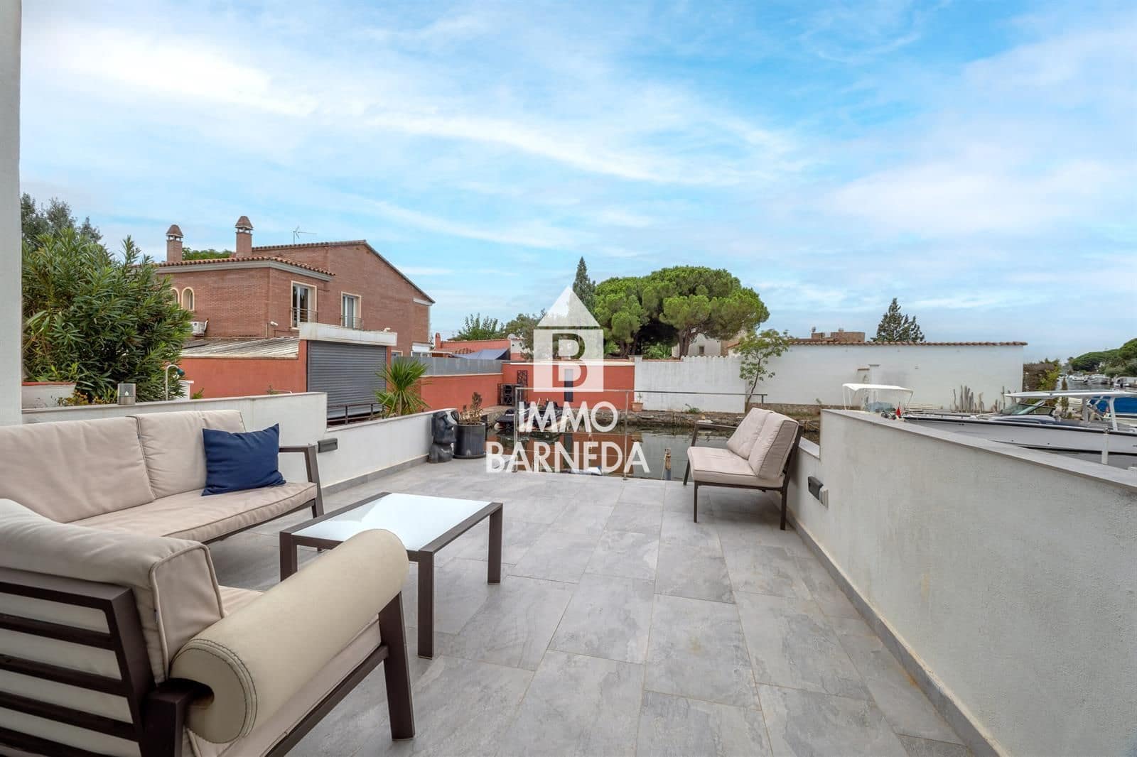 Chalet de 3 habitaciones en Empuriabrava en venta con piscina garaje - 449.000 € (Ref: 10062862)