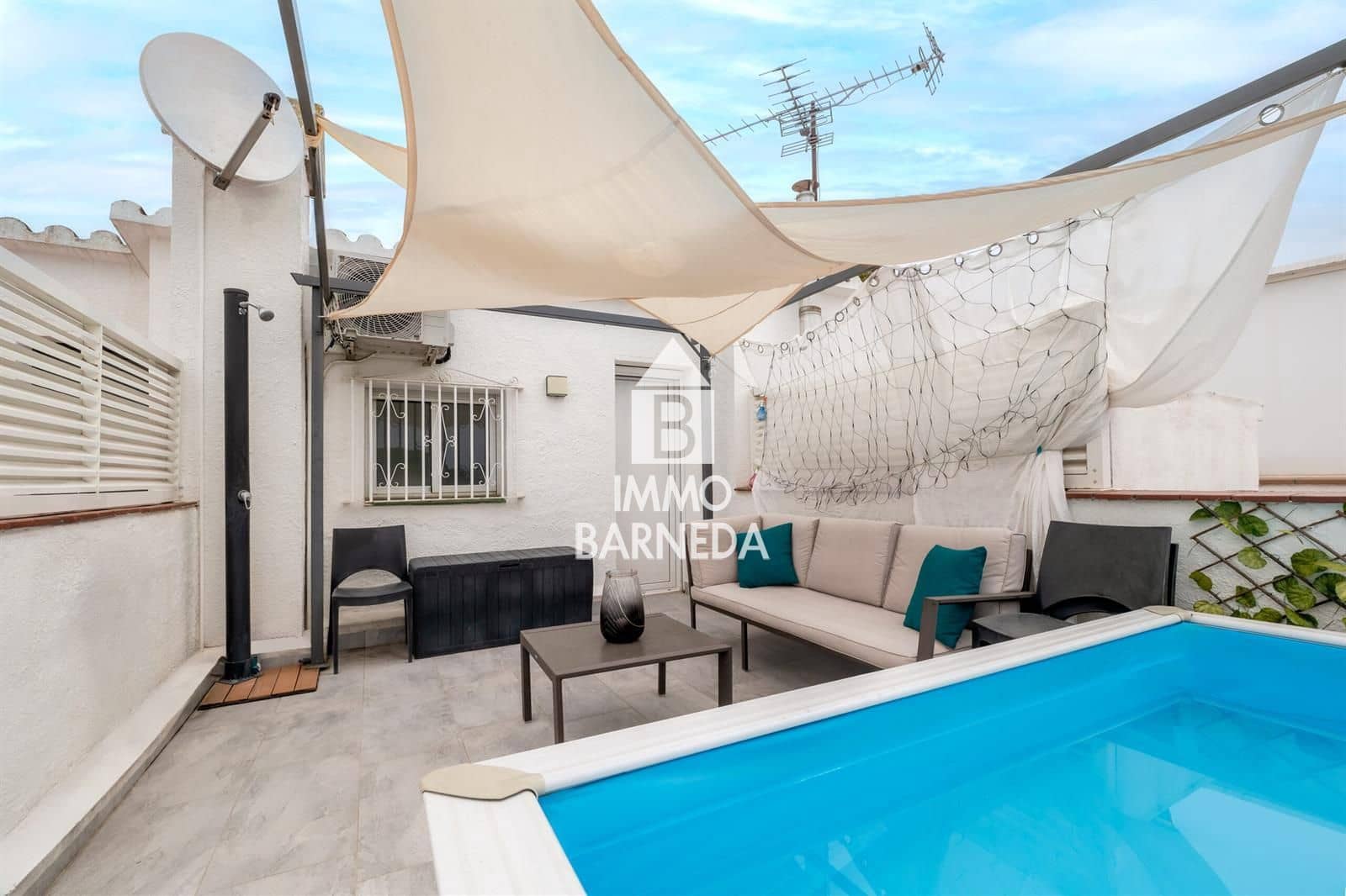 Chalet de 3 habitaciones en Empuriabrava en venta con piscina garaje - 449.000 € (Ref: 10062862)