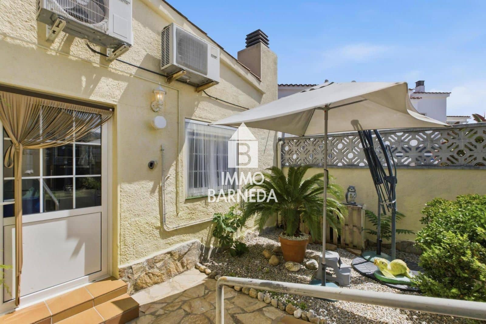 Chalet de 2 habitaciones en Empuriabrava en venta con garaje - 307.000 € (Ref: 10070254)