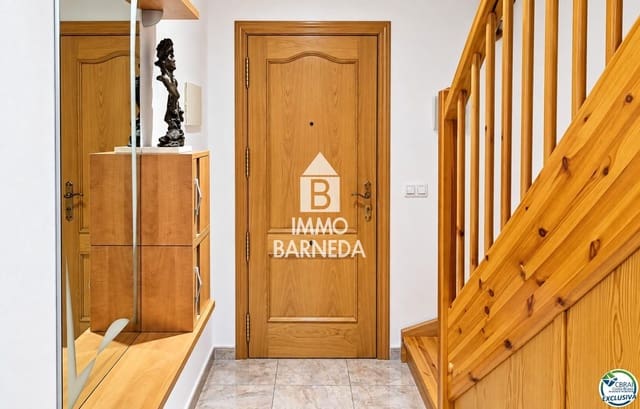 Piso de 3 habitaciones en Roses en venta con piscina garaje - 340.000 € (Ref: 10101165)