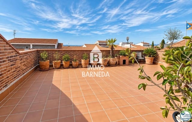 Piso de 3 habitaciones en Roses en venta con piscina garaje - 340.000 € (Ref: 10101165)