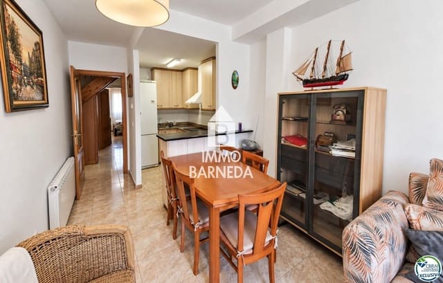 Piso de 3 habitaciones en Roses en venta con piscina garaje - 340.000 € (Ref: 10101165)