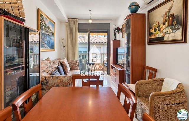 Piso de 3 habitaciones en Roses en venta con piscina garaje - 340.000 € (Ref: 10101165)