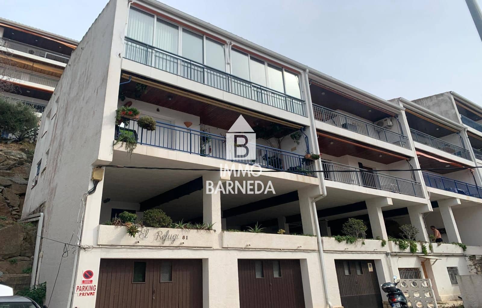 2 bedroom Flat for sale in Roses with garage - € 387,000 (Ref: 10132115)