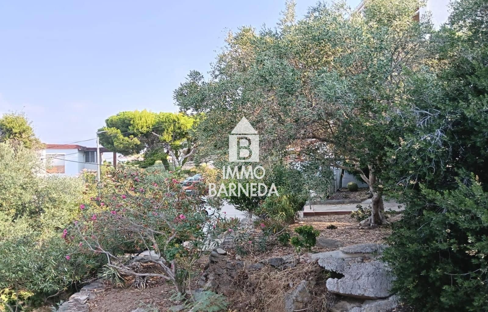 2 bedroom Flat for sale in Roses with garage - € 387,000 (Ref: 10132115)