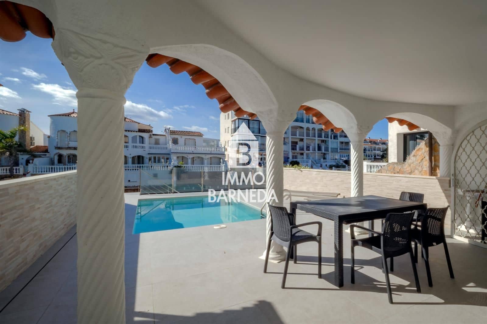 3 slaapkamer Villa te koop in Empuriabrava met zwembad garage - € 460.000 (Ref: 10159971)