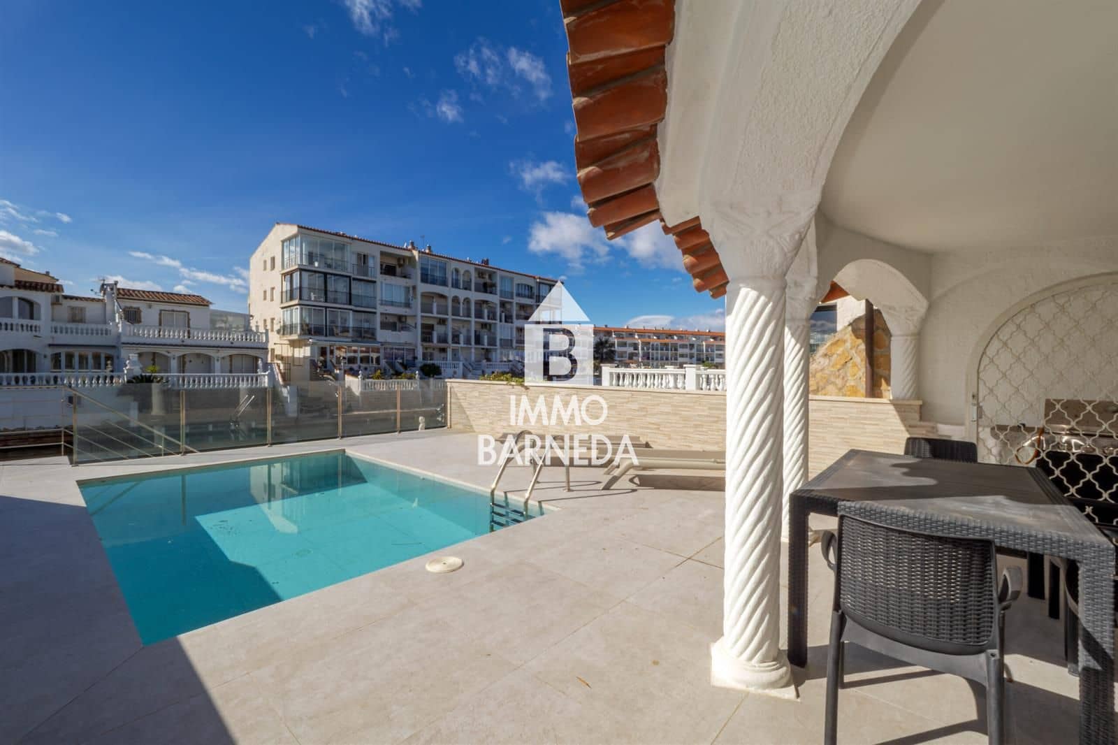 3 slaapkamer Villa te koop in Empuriabrava met zwembad garage - € 460.000 (Ref: 10159971)