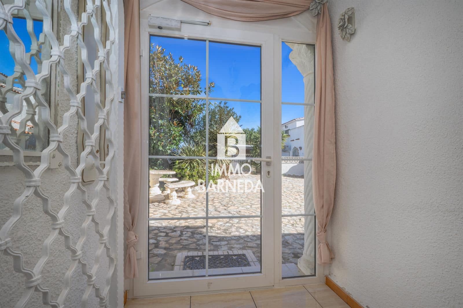 3 slaapkamer Villa te koop in Empuriabrava met zwembad garage - € 460.000 (Ref: 10159971)