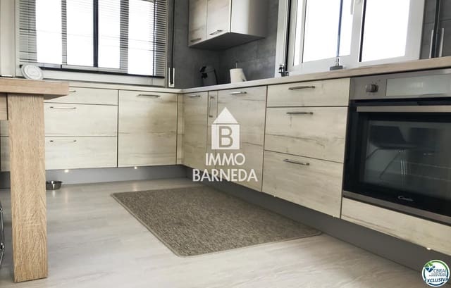 1 bedroom Flat for sale in Santa Margarida, Roses with garage - € 178,000 (Ref: 10165369)