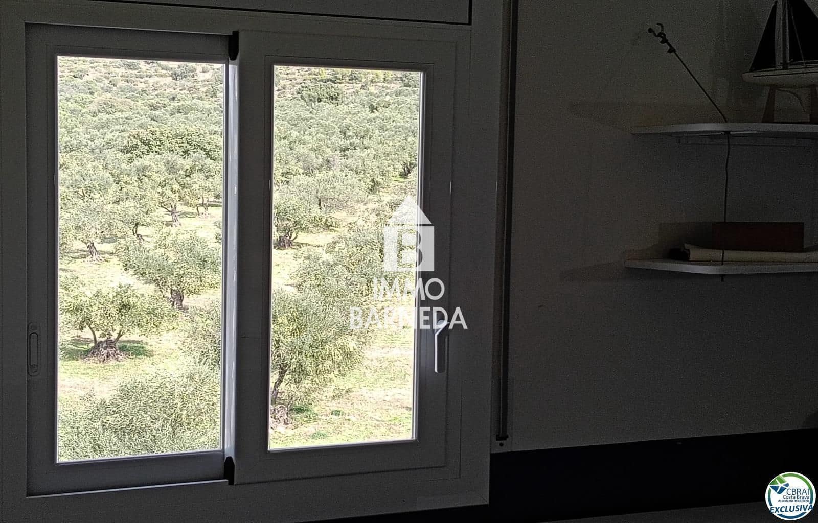 1 slaapkamer Flat te koop in Roses met zwembad garage - € 139.000 (Ref: 10172301)
