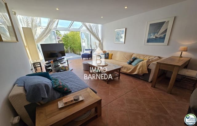 3 sypialnia Willa na sprzedaż w Empuriabrava, Castelló d'Empúries z basenem garażem - 849 000 € (Ref: 10185456)