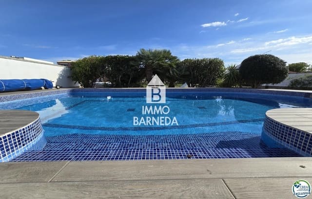 3 sypialnia Willa na sprzedaż w Empuriabrava, Castelló d'Empúries z basenem garażem - 849 000 € (Ref: 10185456)