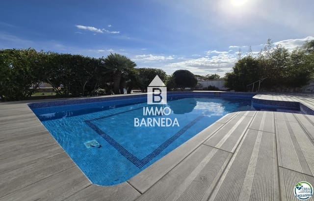 3 sypialnia Willa na sprzedaż w Empuriabrava, Castelló d'Empúries z basenem garażem - 849 000 € (Ref: 10185456)