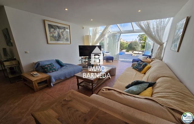3 sypialnia Willa na sprzedaż w Empuriabrava, Castelló d'Empúries z basenem garażem - 849 000 € (Ref: 10185456)